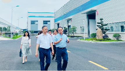 绍兴市检察院检察长程曙明领导一行莅临日发精机调研考察